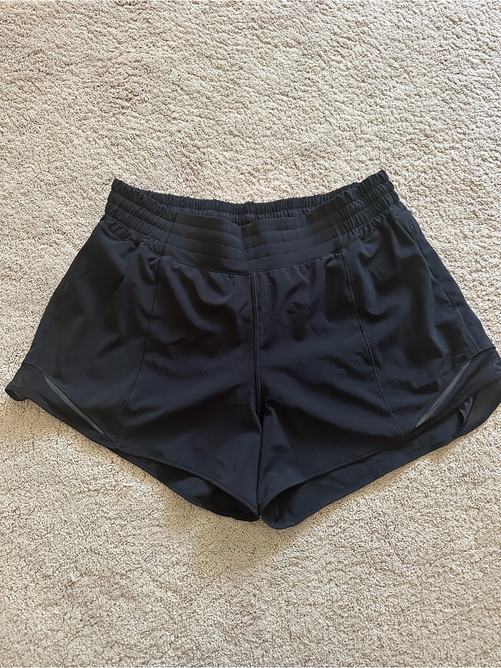 Women’s Lululemon Hotty Hot 4” shorts